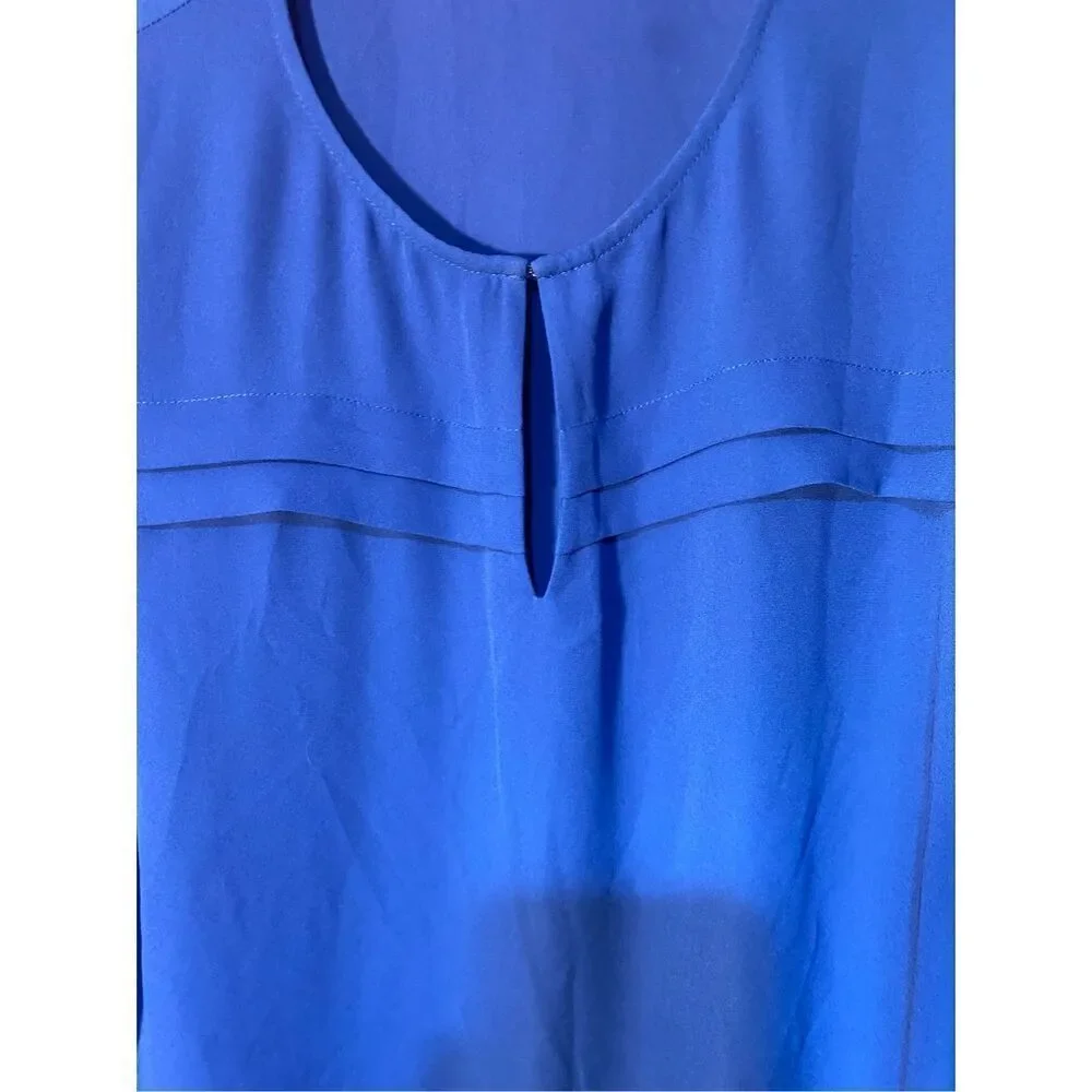 Banana Republic women’s cobalt blue long sleeve, pleated blouse, size small ￼